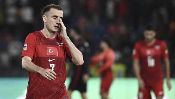 Spor yazarları İtalya - Türkiye maçını yorumladı: 'Montella, onu başarıya götüren seçimlerinin mahkumu olmuş gibi'