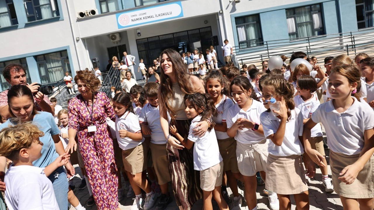 Çeşme Belediyesi’nden ilkokula başlayan öğrencilere hoş geldin hediyesi