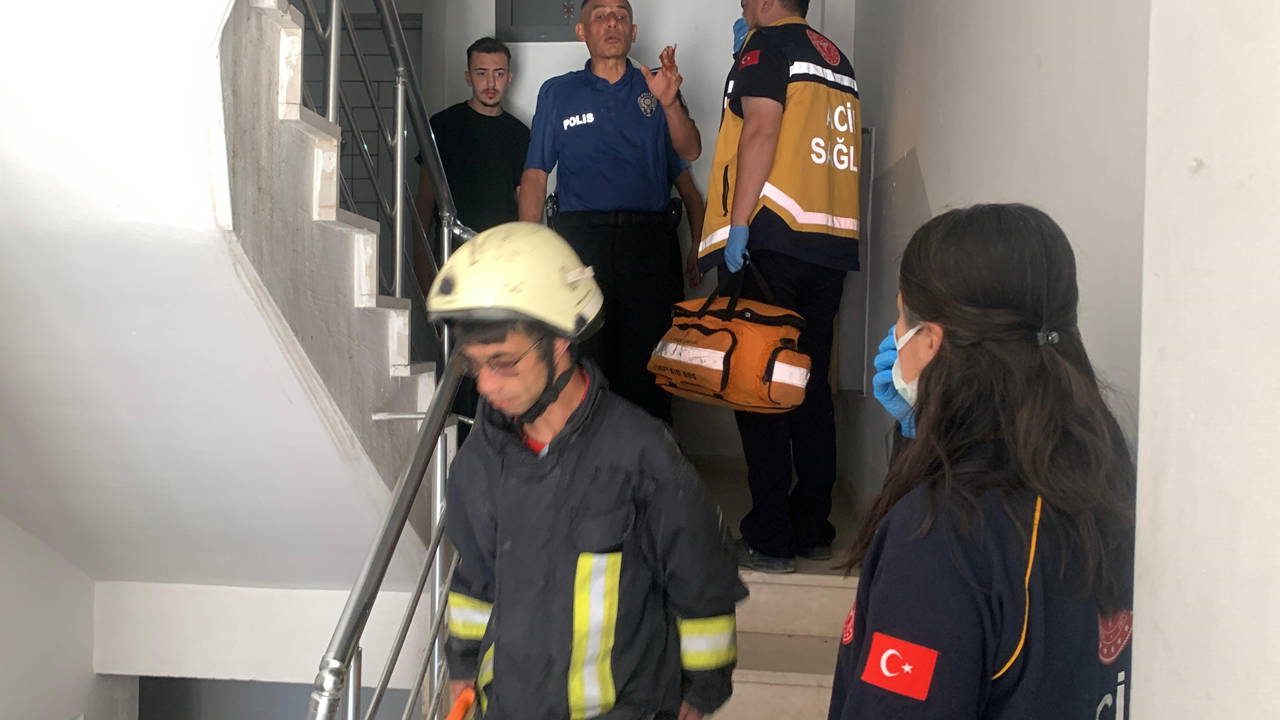 Karaman'da binadan yayılan 'koku' ekipleri harekete geçirdi