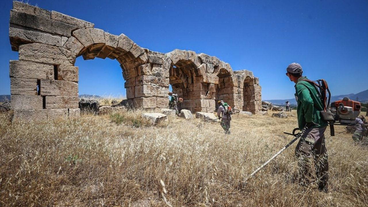 Denizli Büyükşehir Belediyesi'nden Laodikya’da yangın önlemi