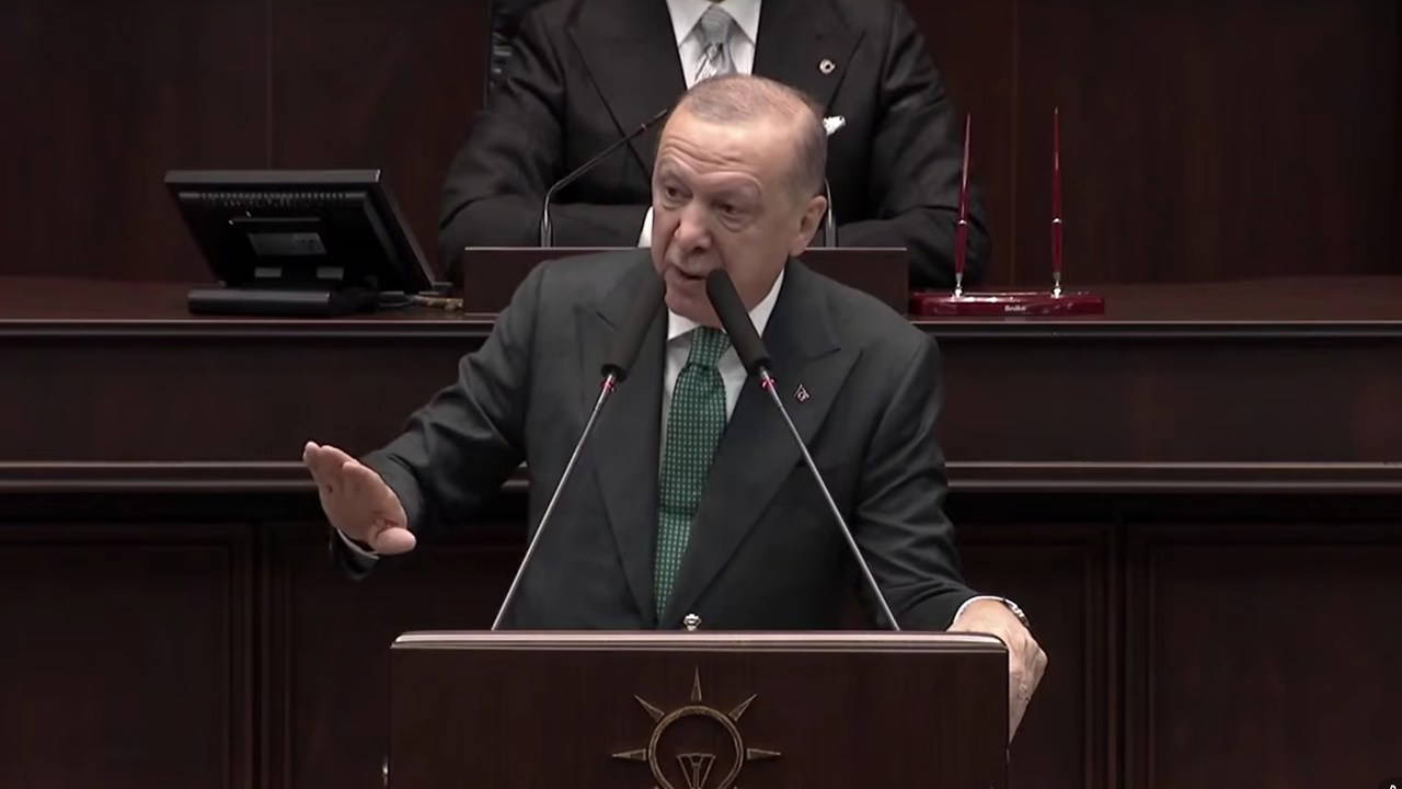 Erdoğan grup konuşmasında: Davetli beyaz tülbentli kadınlar da salonda