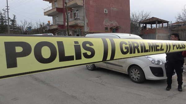 Kan donduran cinayet: İki kardeş babalarını bıçak ve baltayla öldürdü