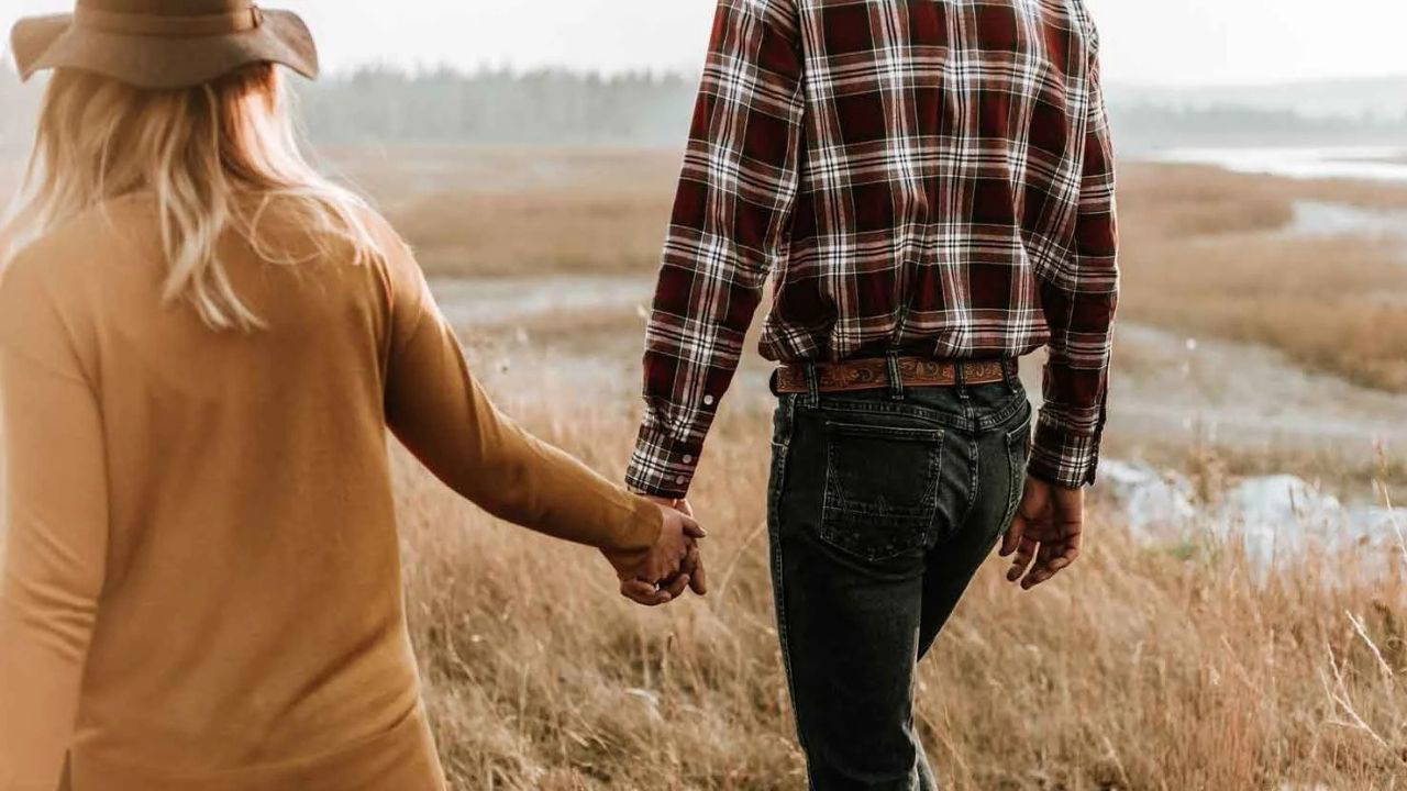 Karısından ayrı kalamayan 4 erkek burcu: Bu burçlar eşlerinin dizinin dibinden ayrılamıyor