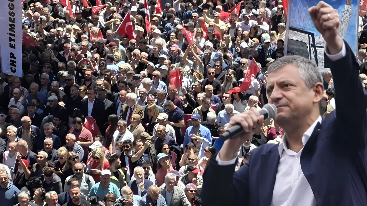 Seçilmiş CHP Genel Başkanı Özgür Özel'in bayramlaşmasına yurttaştan yoğun katılım