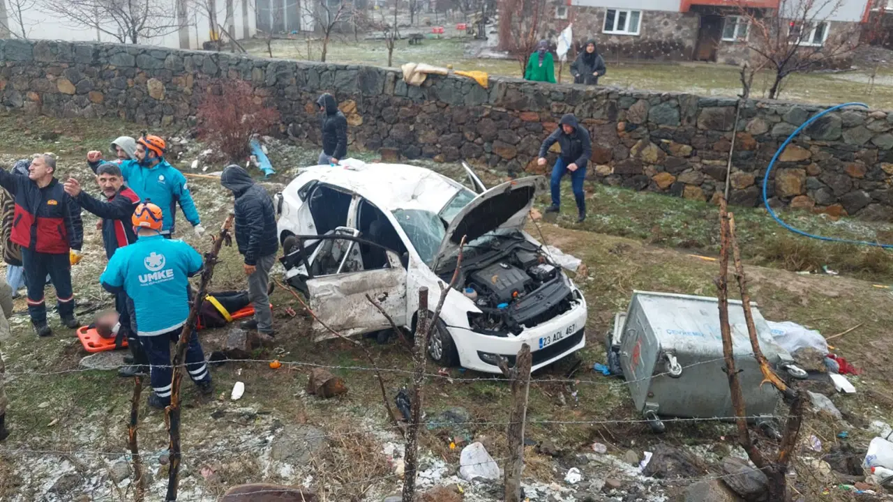 Bingöl'de otomobil şarampole devrildi: Çok sayıda yaralı var!