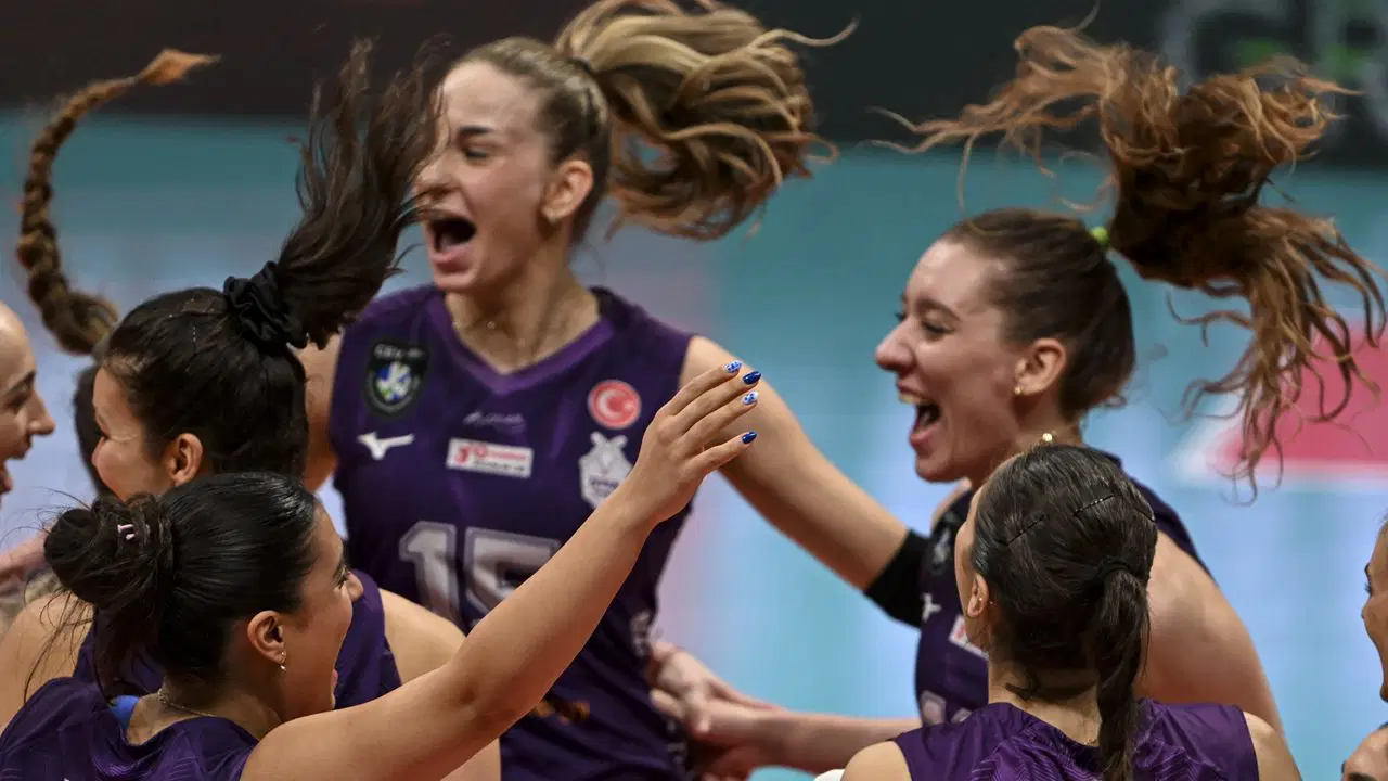 Zerenspor evinde Eczacıbaşı'na karşı son sette kazandı!