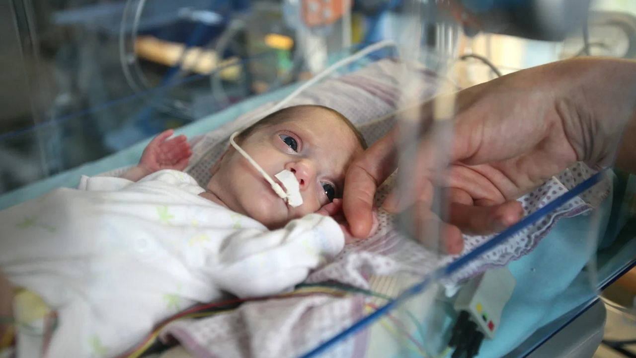 Erken doğan bebeklerde IQ düşüklüğü riski: Zekanın kaderi doğum anında mı yazılıyor?