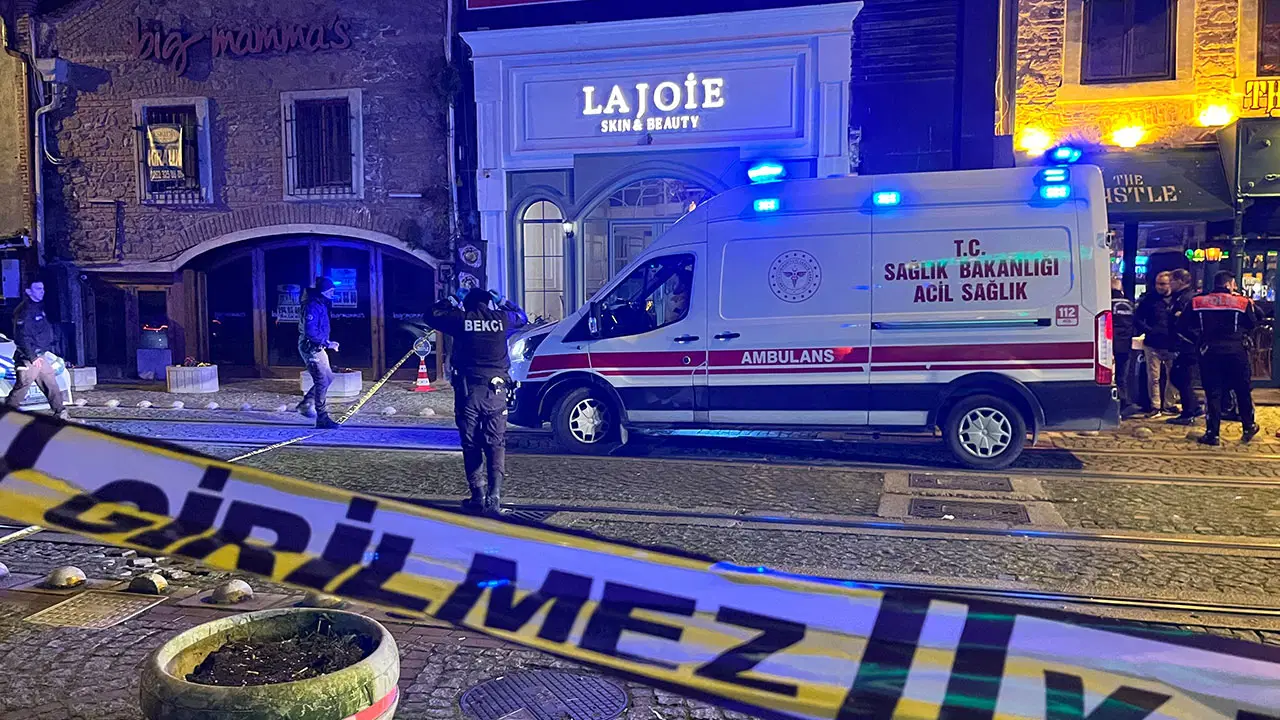 İzmit'te eğlence mekanına kurşun yağdırdılar: Ölü ve yaralılar var!