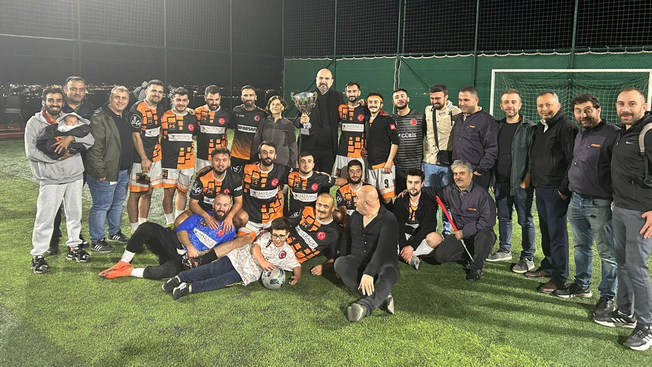 PARSAN futbol takımı şampiyon oldu