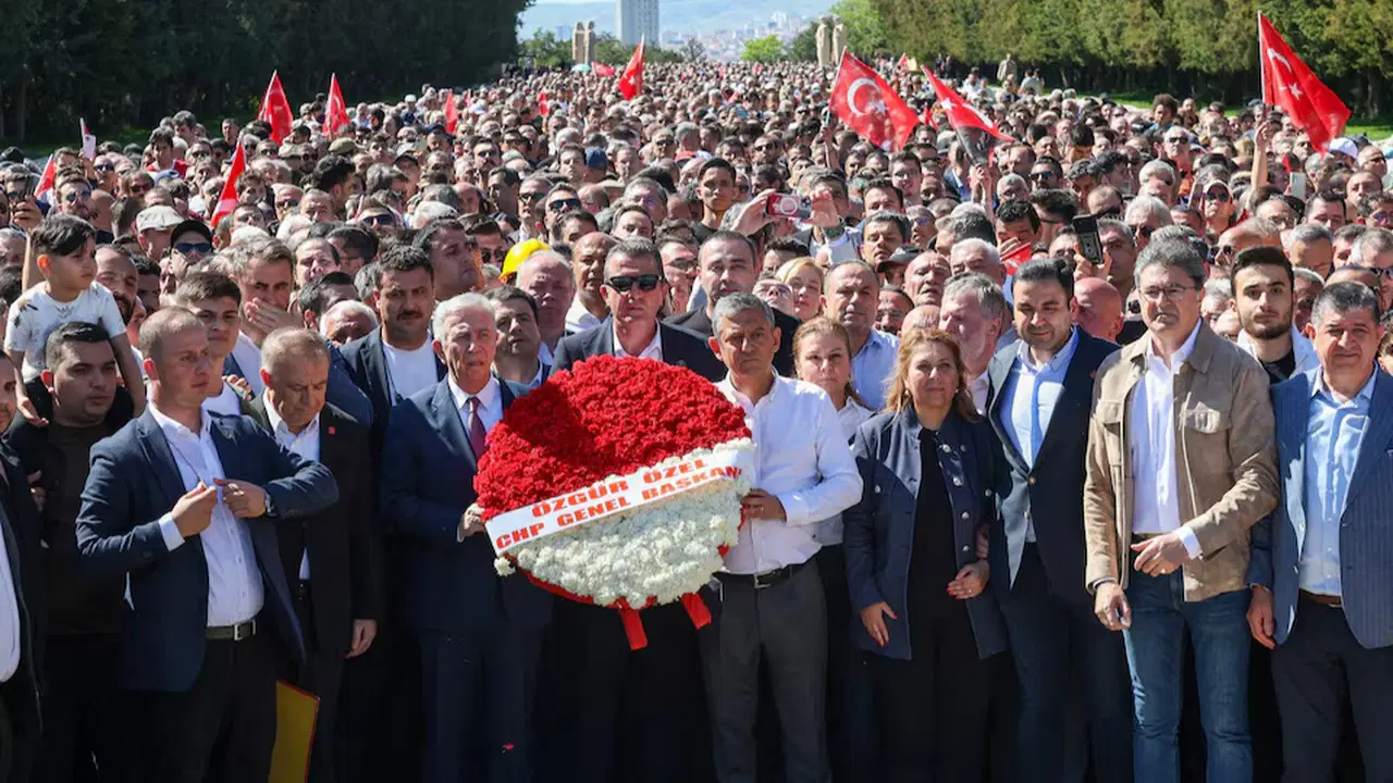 Dış basında Özgür Özel’e destek mitingi: 'Ankara’da destek için on binler yürüdü'