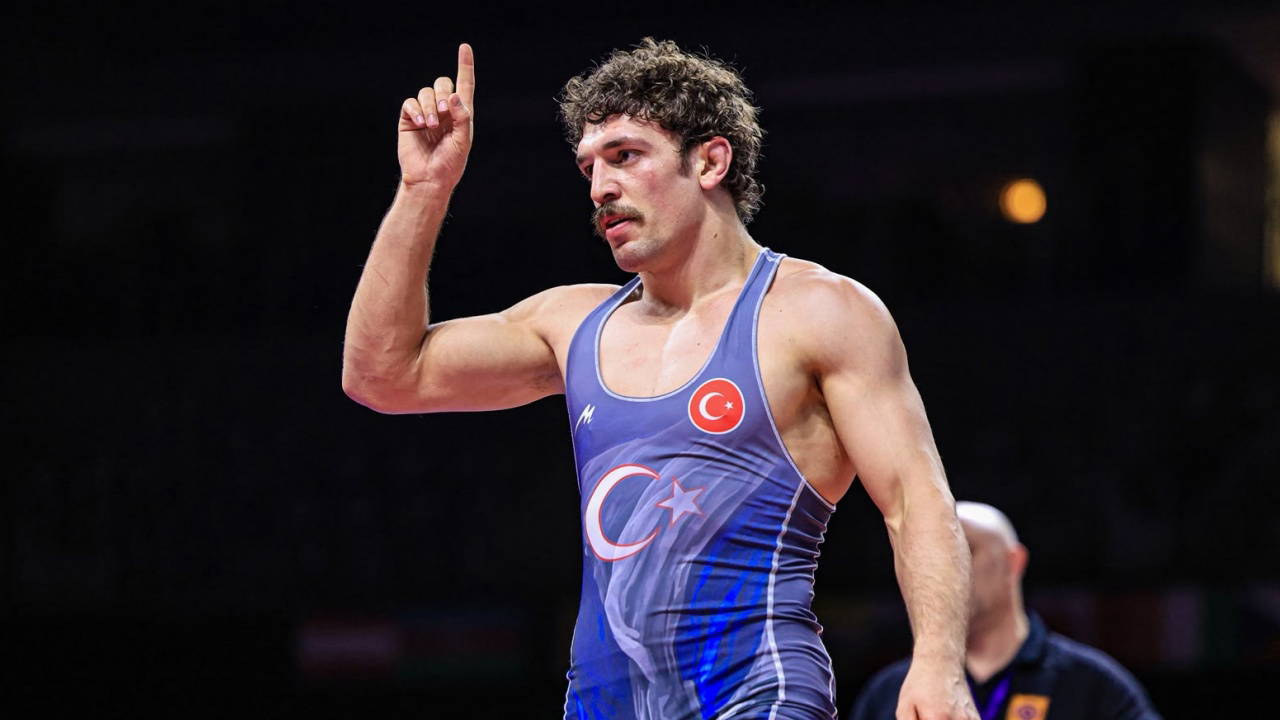 Yüksel Sarıçiçek Kazakistan'da dünya ikincisi!