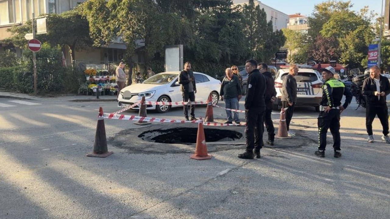 Beşiktaş’ta ana caddede yol çöktü: Trafikte aksama yaşandı