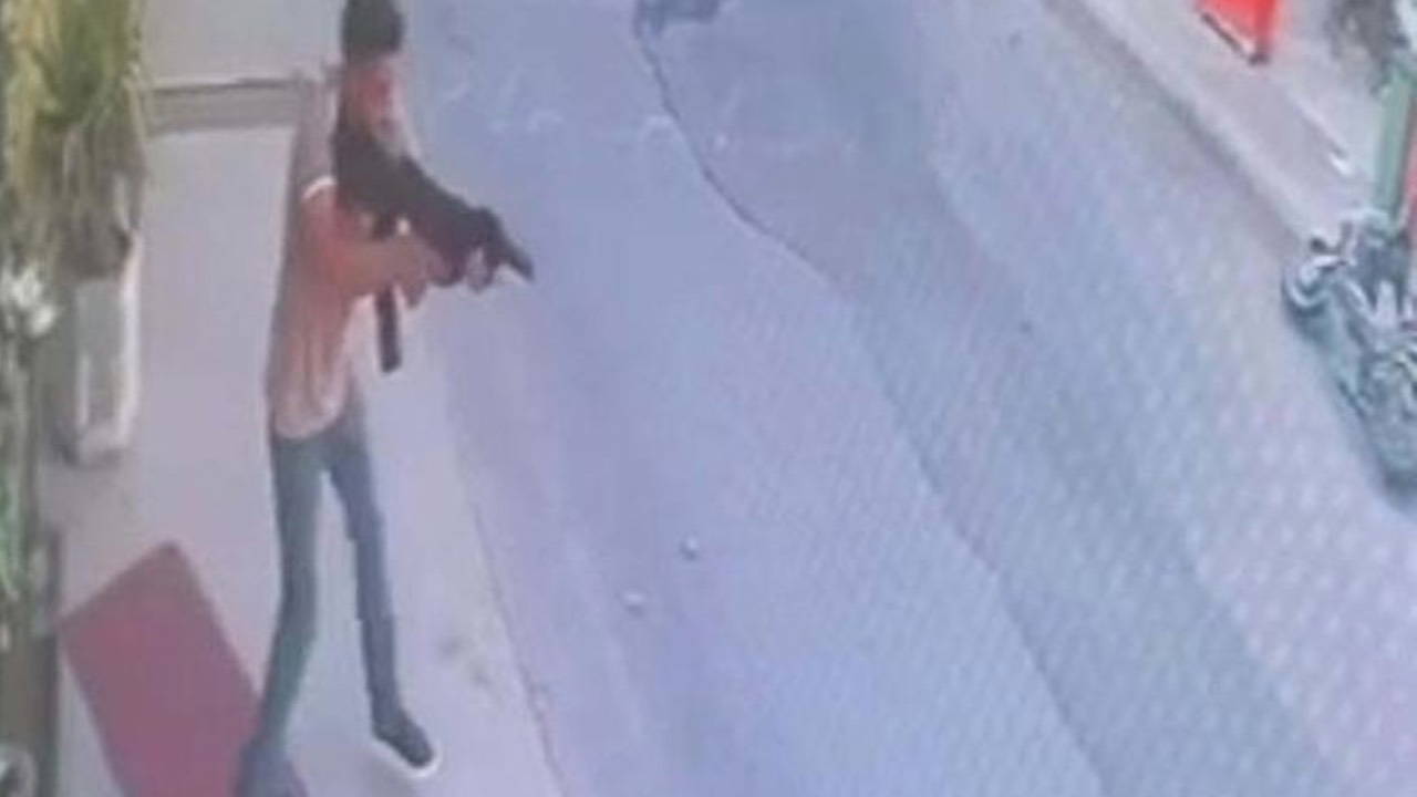 Bodrum'da dehşet anları: Eğlence mekanının önünde rastgele ateş açtı