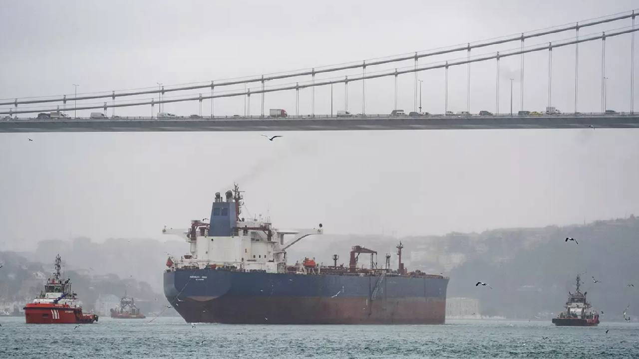İstanbul Boğazı’nda gemi trafiği durduruldu!