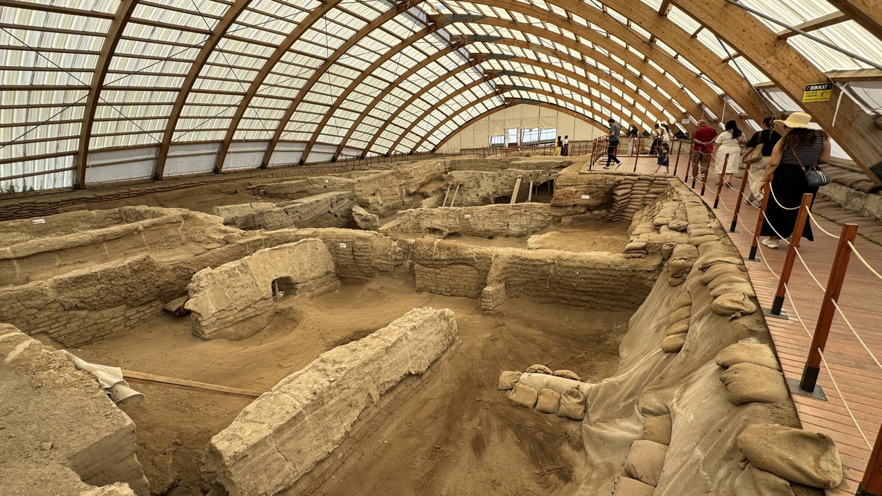 Çatalhöyük kazılarında dikkat çeken keşif: En büyüğü 6 aylık 8 bebek iskeleti bulundu!
