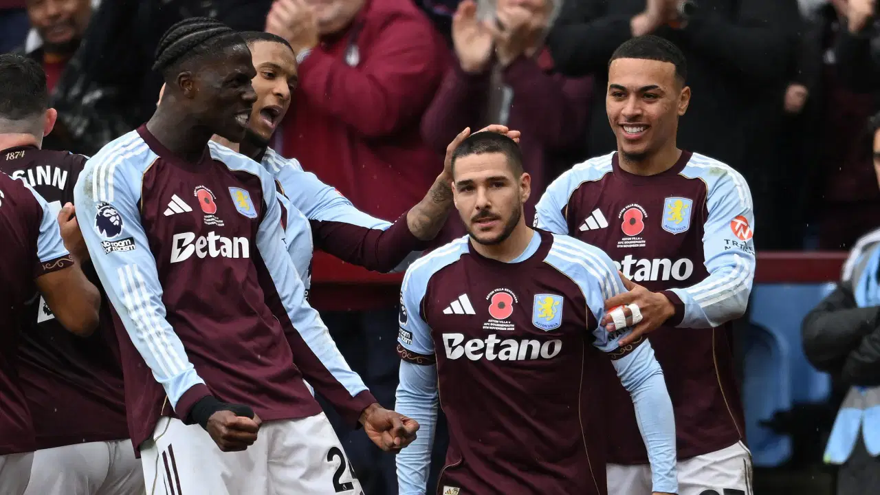 Aston Villa'dan kendi sahasında 4 gollü galibiyet!