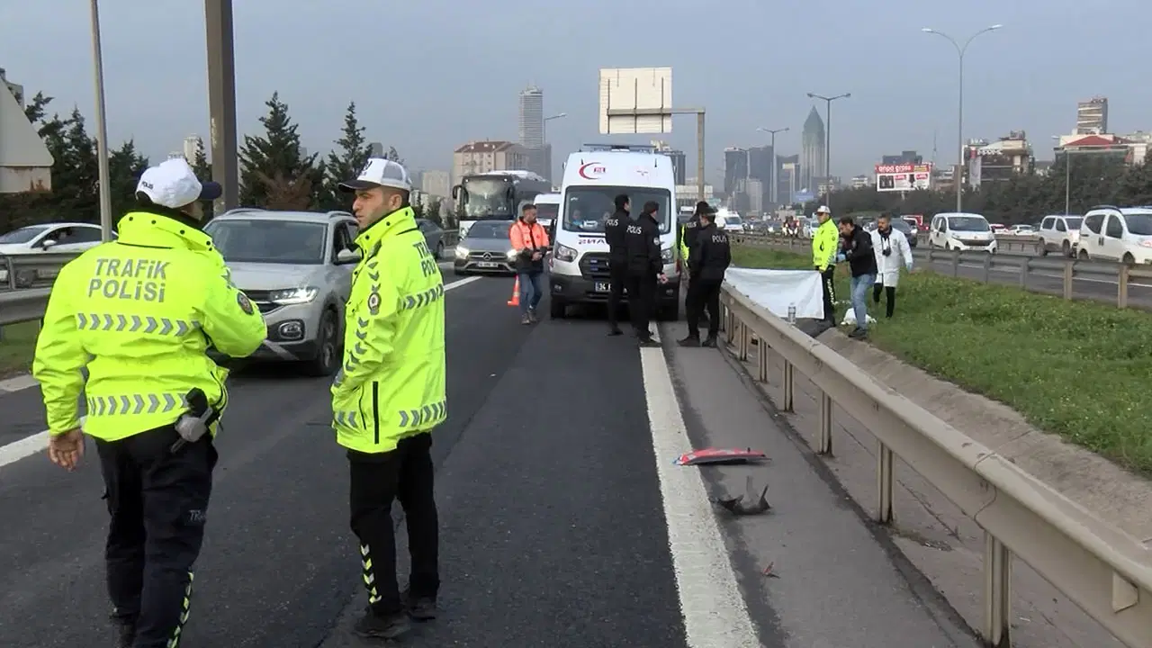 Ataşehir'de motosiklet yayaya çarptı: 1 ölü, 1 ağır yaralı