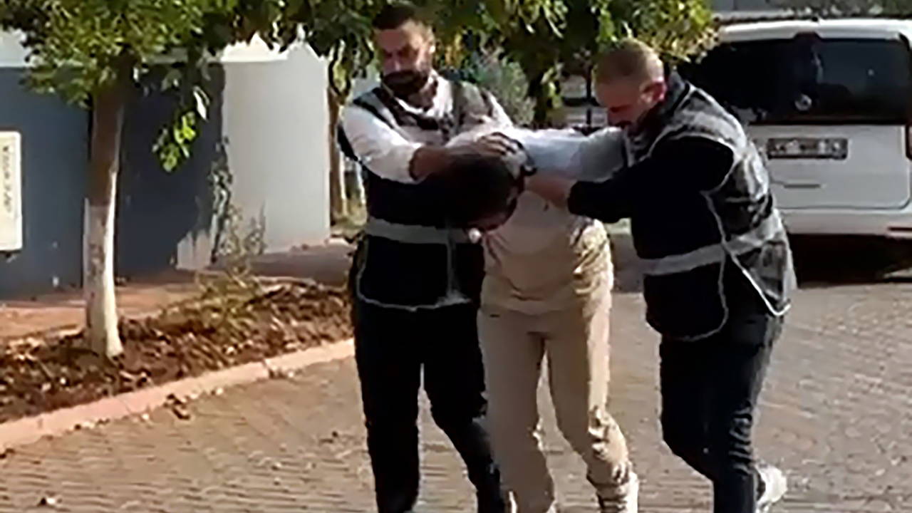 Anlaşmazlık yaşadığı ortağını darbetti: Havaya ateş açıp kaçarken kendini vurdu