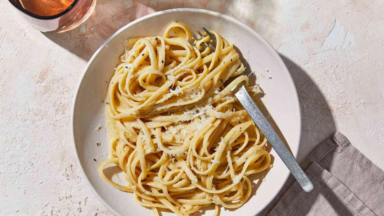 Roma'nın Gizemli Lezzeti: Cacio e Pepe'nin Fısıltısı