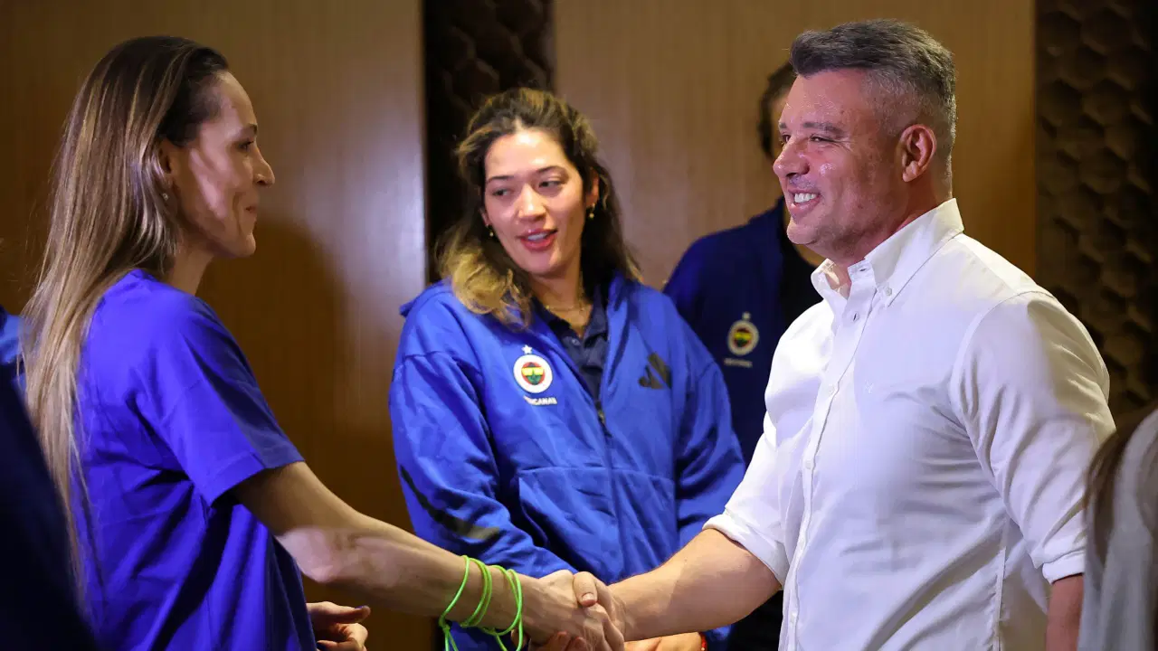Sadettin Saran'dan Fenerbahçeli voleybolculara ziyaret!