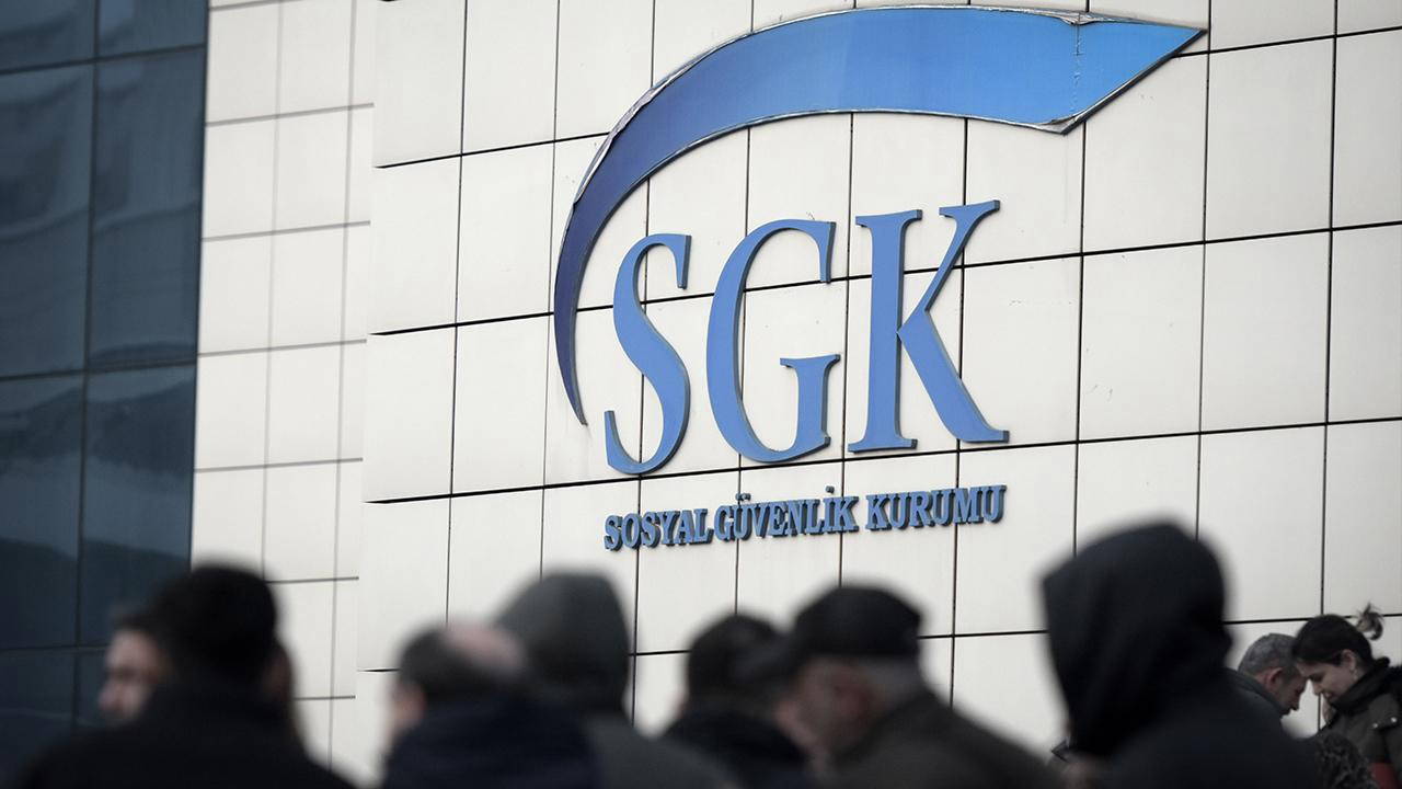 SGK düğmeye bastı: Yüzlerce kişinin emekliliği iptal edildi!