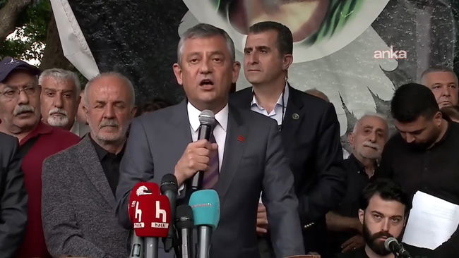 Özgür Özel Garip Dede Cemevi’nde konuştu