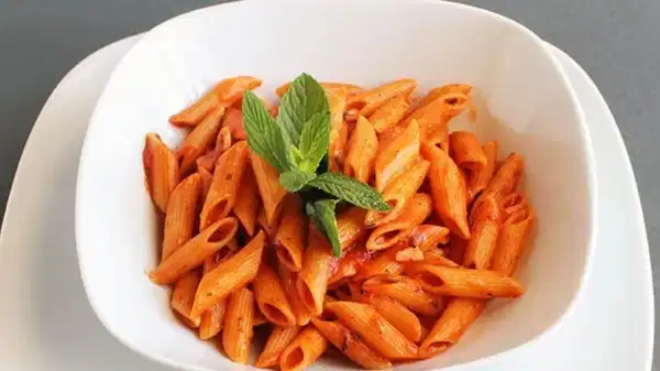 Dakikalar içinde hazır: Klasik salçalı anne makarnası tarifi