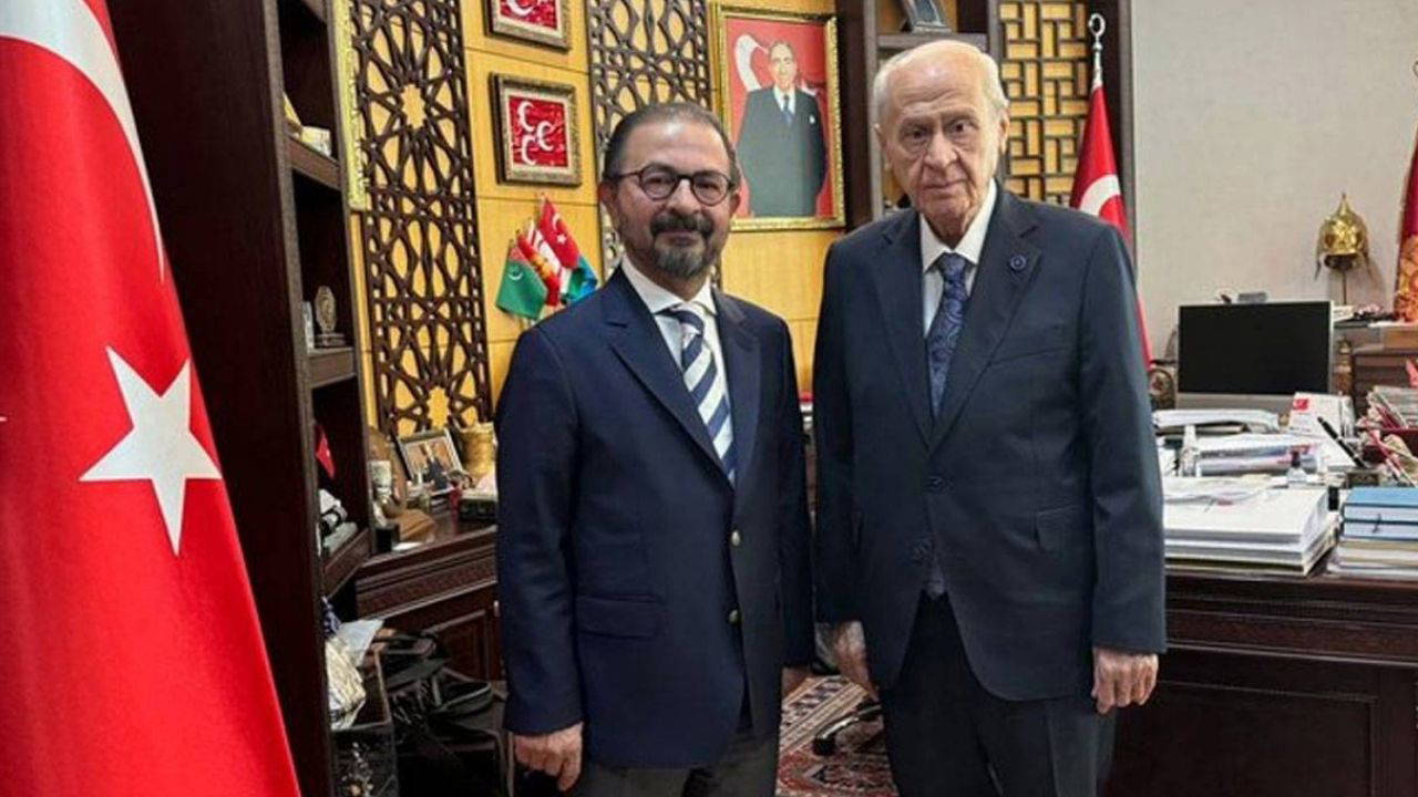 İsmet Sayhan kimdir?