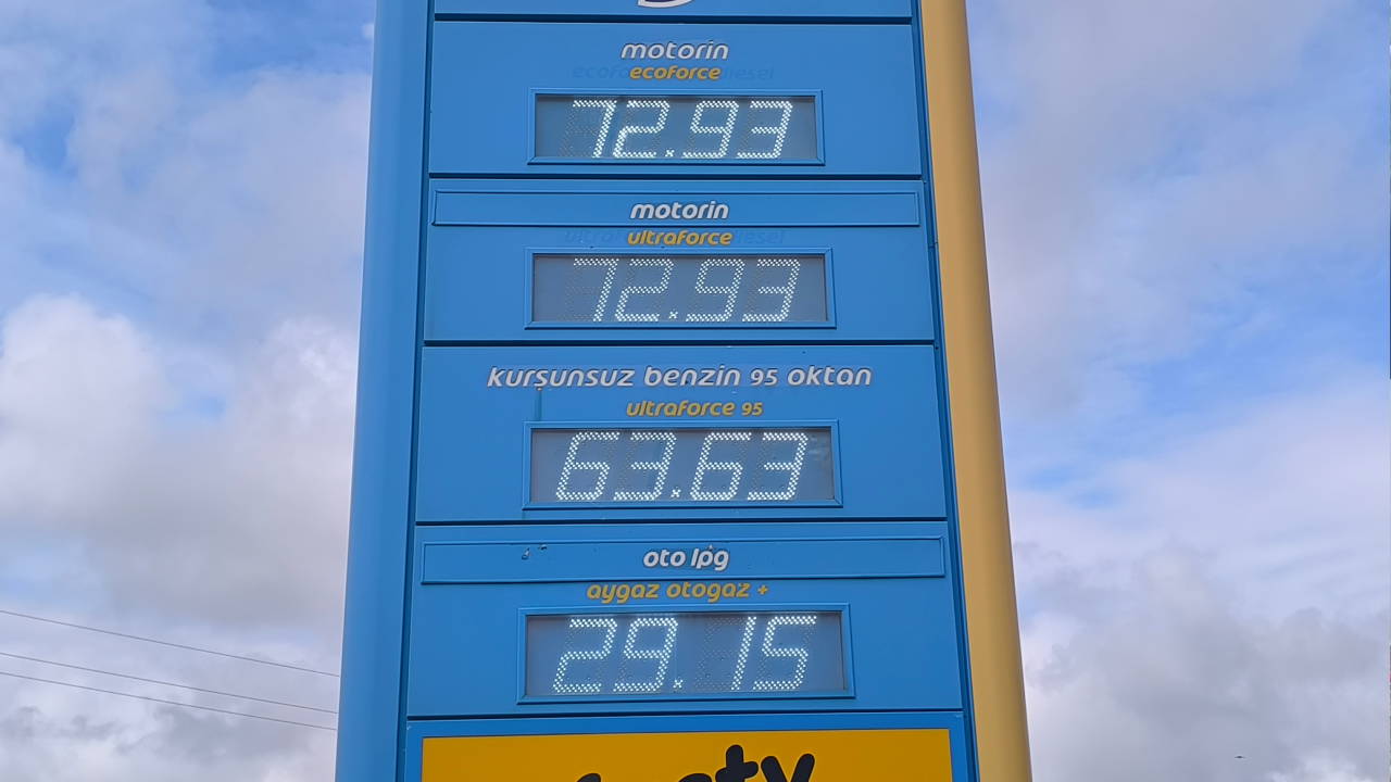 Mazot zammına tepki gösteren Osmaniyeli çiftçi: '10-12 liraya ürün satıyoruz, 65-70 liraya mazot alıyoruz'