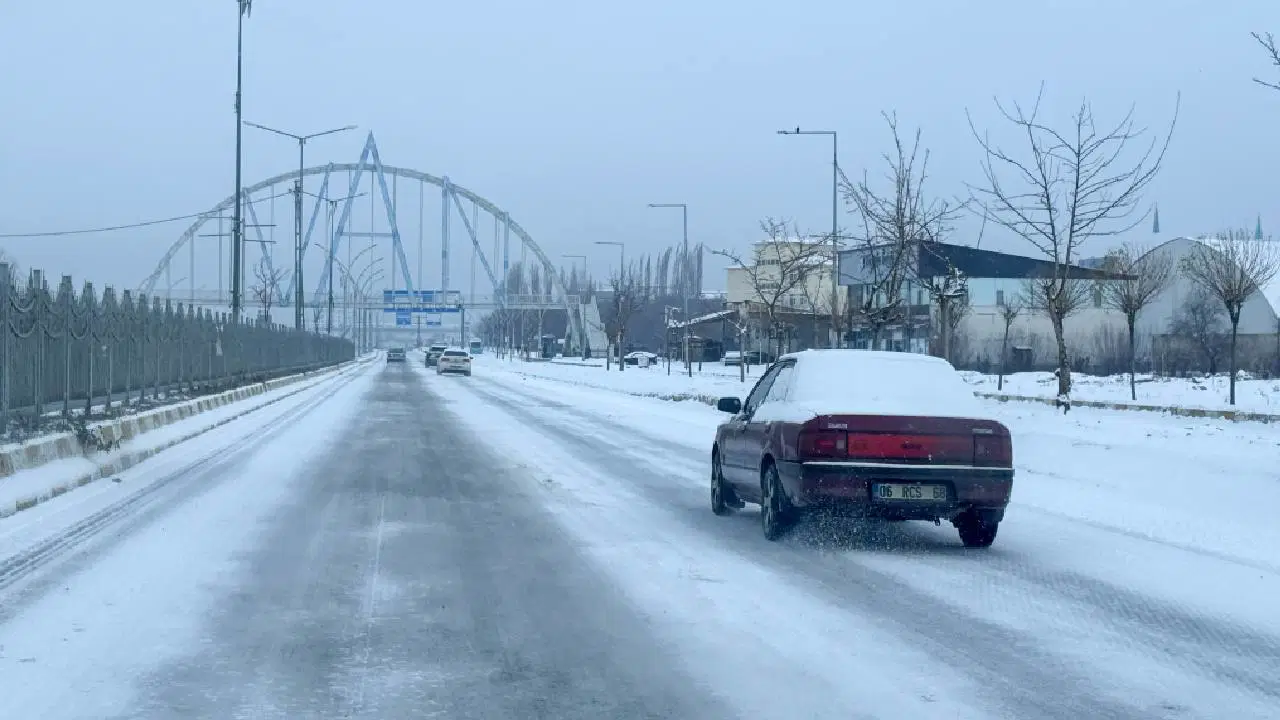 Van, Bitlis, Muş ve Hakkari'de kar esareti: 1011 yerleşim yerine ulaşım sağlanamıyor!