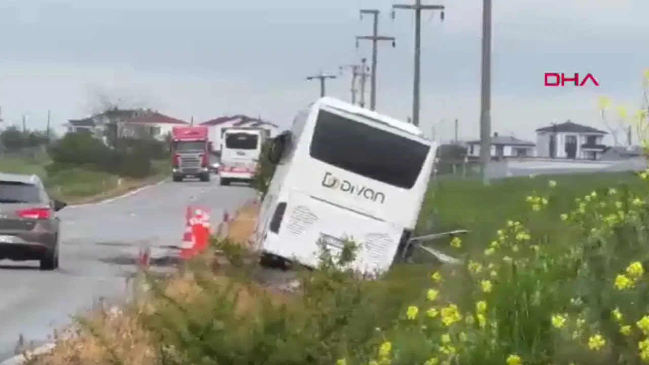1 Mayıs kutlamalarına giden işçi otobüsü yoldan çıktı