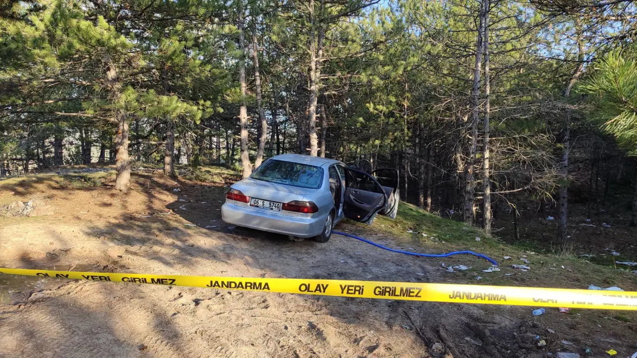 Park halindeki otomobilde ölü bulundu: 'Egzoz' ayrıntısı
