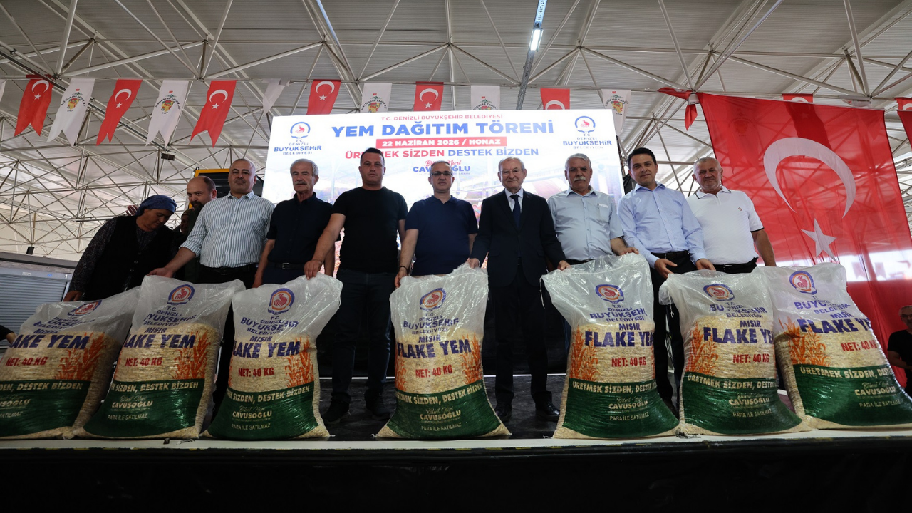 Denizli Büyükşehir’den yetiştiriciye yem desteği