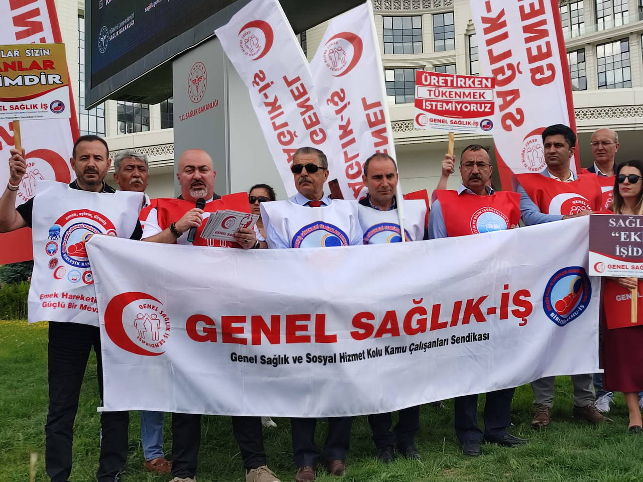 ‘Sadece dişler değil emek de çürümektedir’