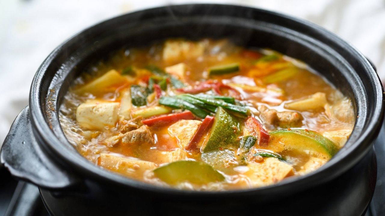 Kore mutfağının fermente lezzeti: Doenjang Jjigae
