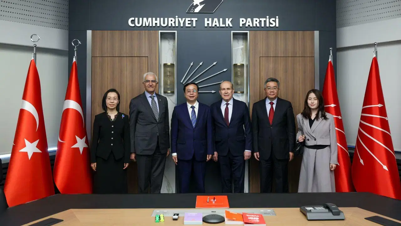 Çin Komünist Partisi heyetinden CHP'ye ziyaret: Özgür Özel, Çin'e davet edildi