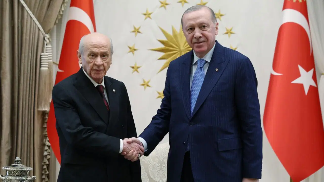 Doğum gününü kutladı: Bahçeli'den Erdoğan'a 72 adet gül