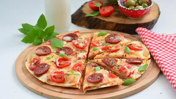 Pratik ve lezzetli: Lavaş pizza tarifi