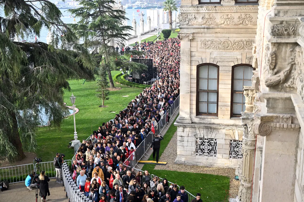 81 ilde saat 9'u 5 geçe hayat durdu... Sonsuz minnet, sonsuz sevgi: Türkiye Ata'sını özlemle andı