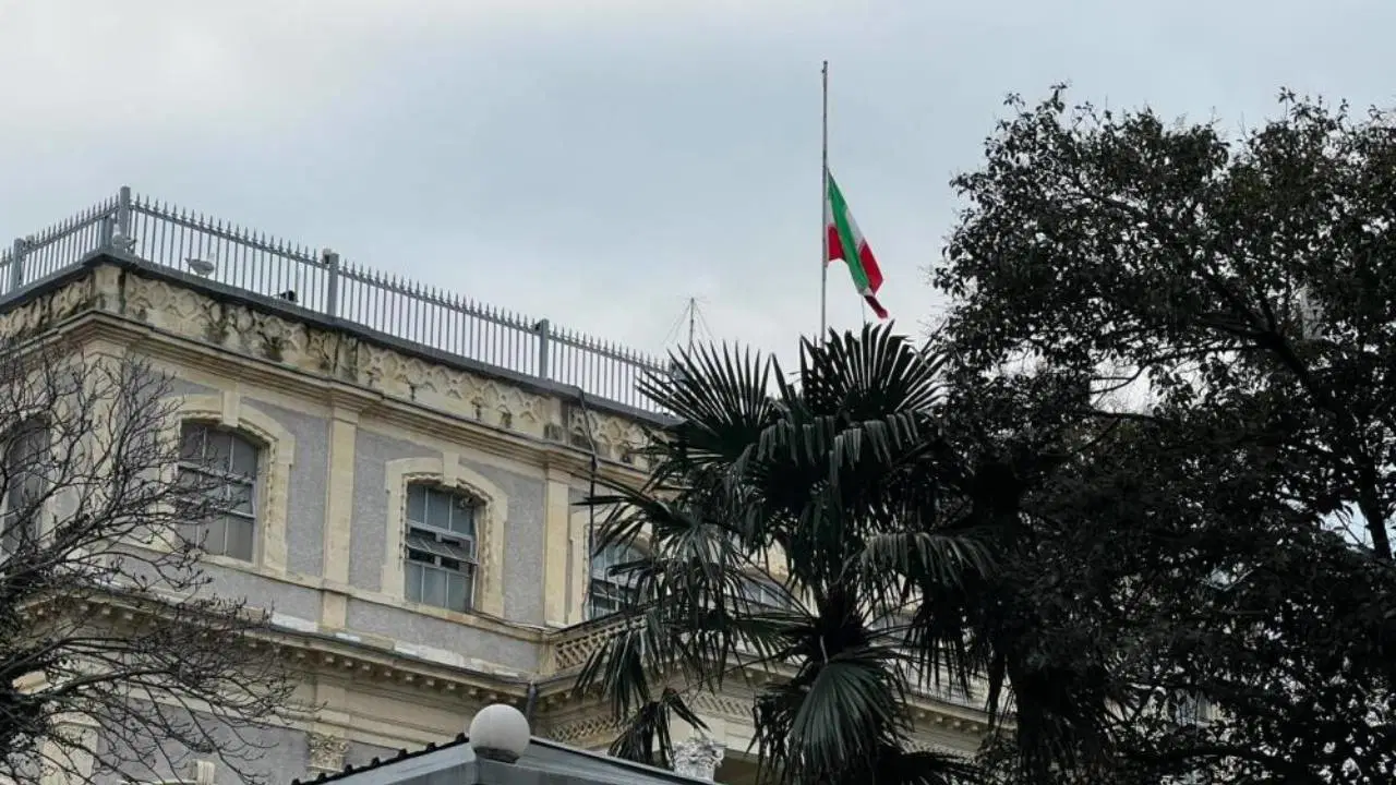 İran Başkonsolosluğu’nda bayrak yarıya indirildi