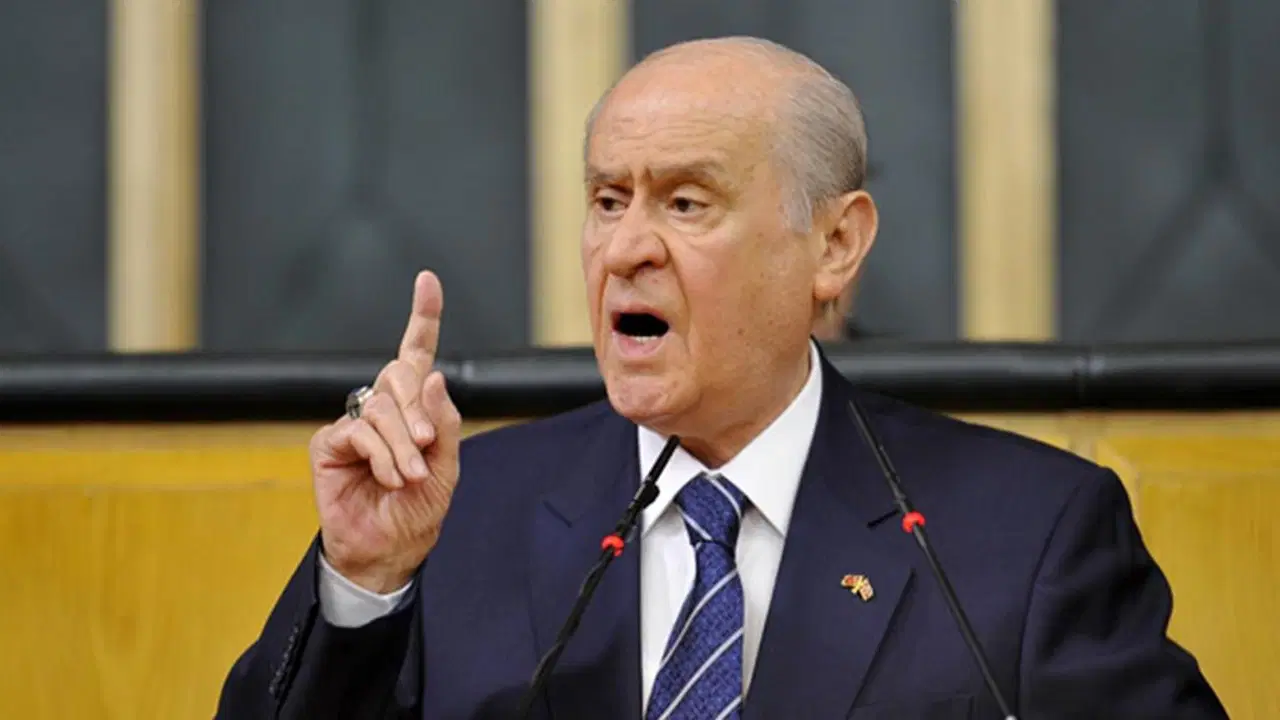 Bahçeli’den Ahmet Özer’e hapis cezasına sert tepki: 'Bu kararın mahşeri vicdanda hiçbir karşılığı ve makul bir gerekçesi de yoktur’