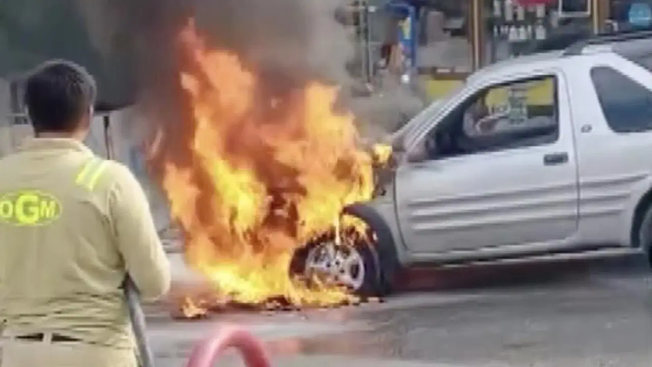 Yıllarca para biriktirdi, satın aldığı araç alev alev yandı