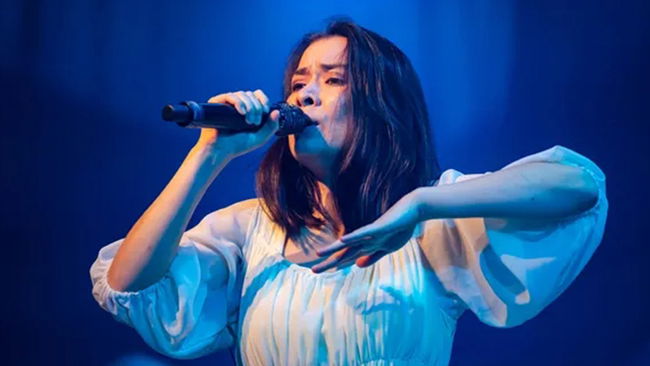 Şarkıcı Mitski'den İstanbul konseri: 'Keşke Türkçe şarkı söyleyebilseydim!'