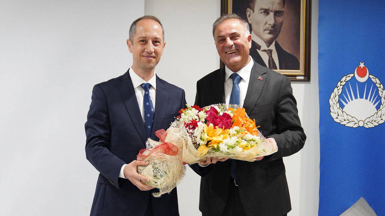 İBB davasında tahliye edilmişti: Hakan Aplak görevine alkışlarla döndü