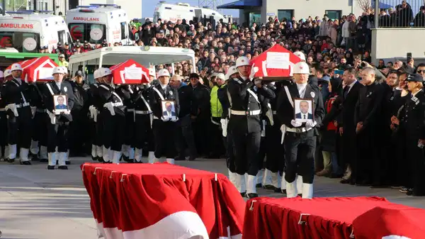 Yalova'daki IŞİD operasyonunda şehit olan polisler için tören düzenlendi: Gözyaşları sel oldu...
