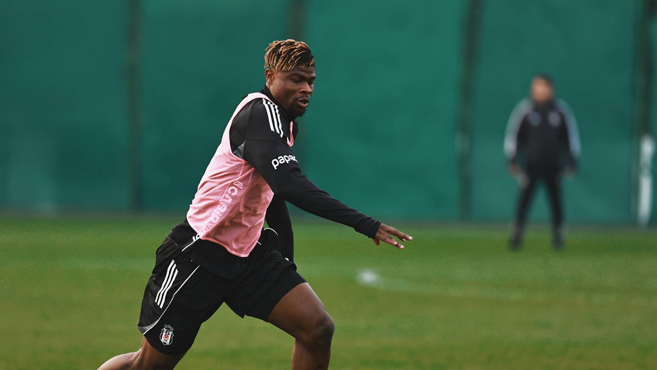 Beşiktaş'ta yeni transferler ilk antrenmanına çıktı