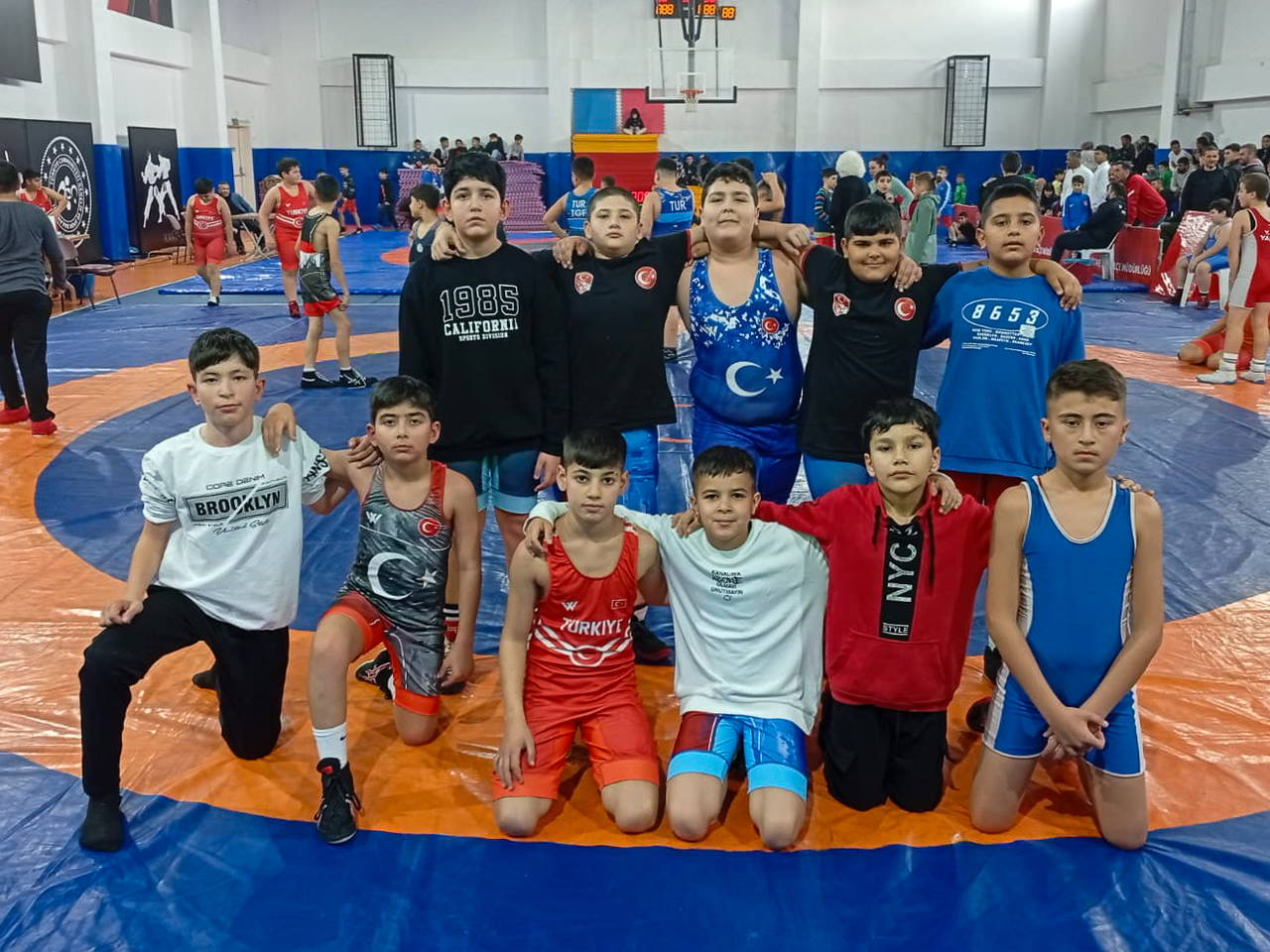 Manavgat Belediyesi Güreş Kulübü sporcularından il şampiyonasında 12 madalya