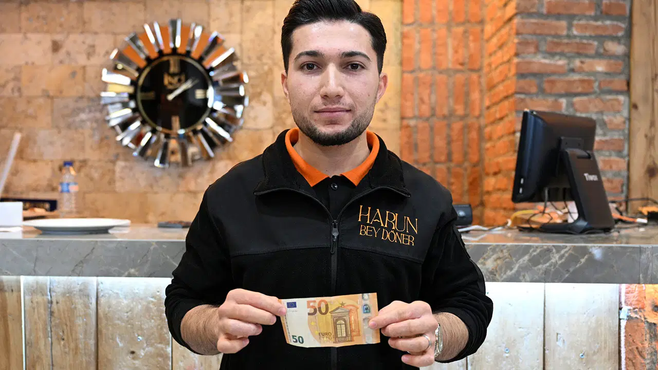 50 lira yerine yanlışlıkla 50 Euro bahşiş verdi