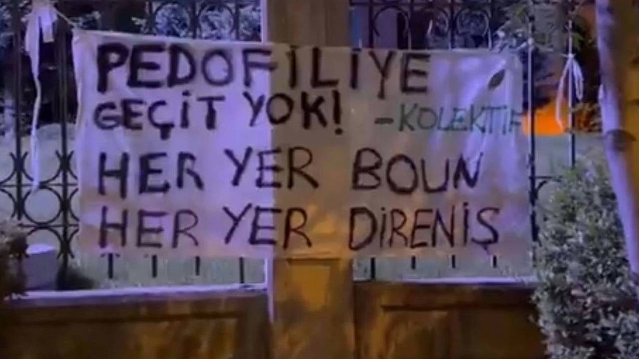 Diyanet İşleri Başkanlığı'na 'Pedofiliye geçit yok' pankartı