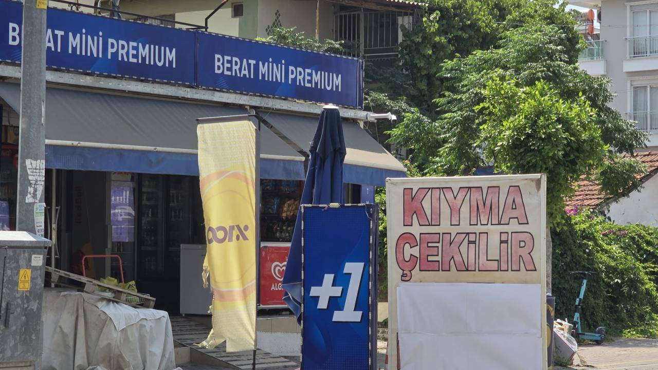 Tekel Bayisinde 'kıyma çekilir' Afişi thumbnail